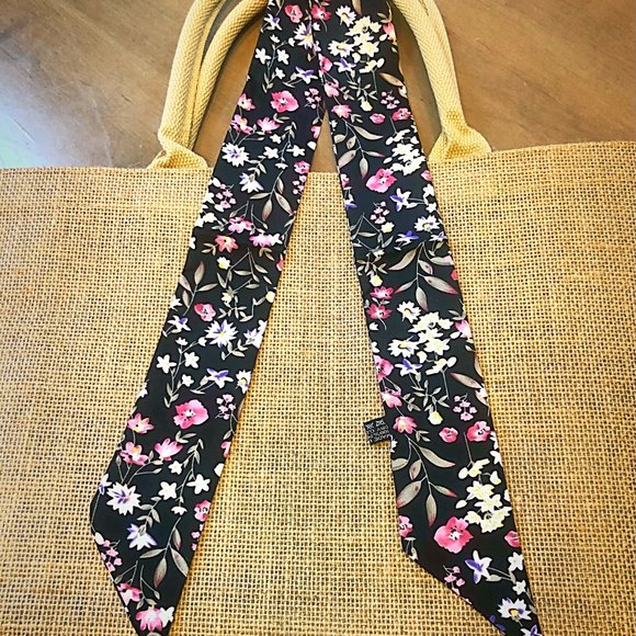 Free Give Away Sunflower Key Chain With Purchase Of Bag & Scarf! - Picture 12 of 15